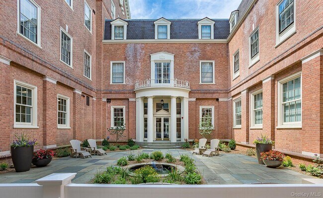 Foto del edificio - 480 Bedford Rd
