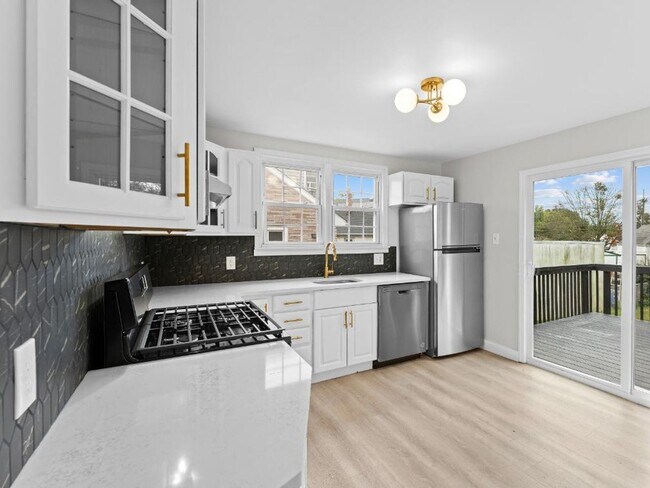 Building Photo - Beautifully Renovated 3-Bedroom, 1.5-Bath Home with Modern Kitchen & Driveway Parking in Mt. Ephr...