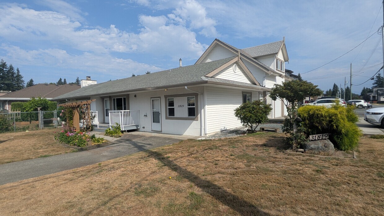 Photo principale - 31819 Old Yale Rd