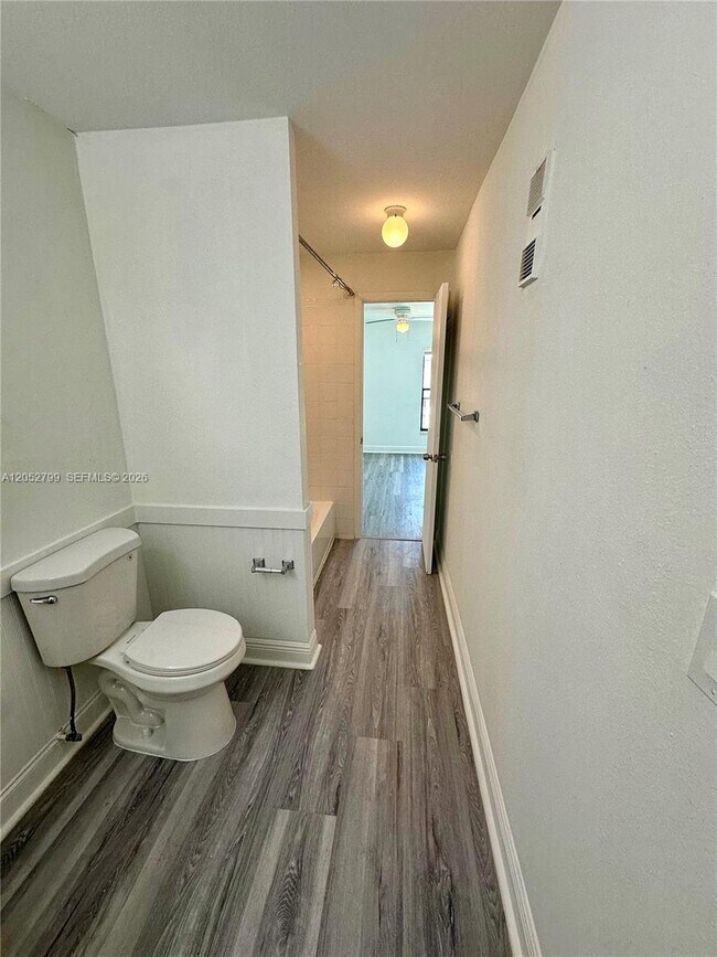 Foto del edificio - 8767 NW 39th St