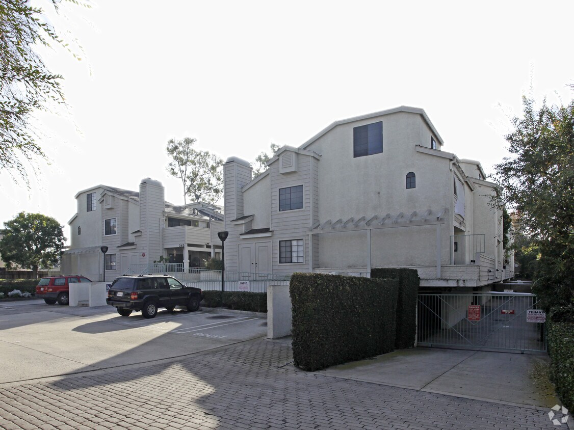 Primary Photo - Coral Pointe