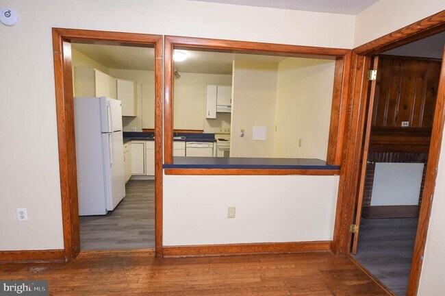 Building Photo - 512 S Park Dr