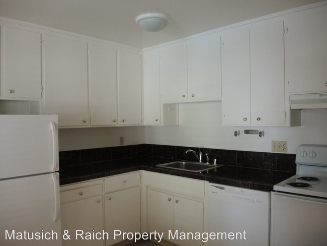 Building Photo - 2 br, 1 bath Apartment - 859 University Ave