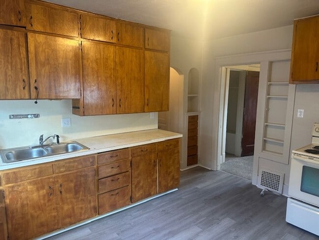 Foto del edificio - 2825 S Madison Ave