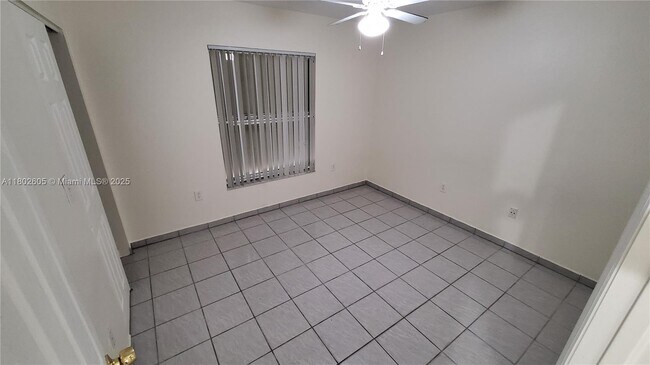Foto del edificio - 3325 SW 23rd Ter