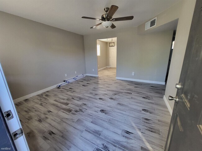 Foto del edificio - 3 br, 2 bath Duplex - 327 East 24th Street 1