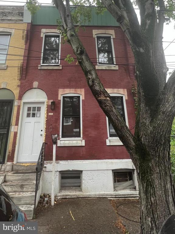 Primary Photo - 2541 W Sergeant St