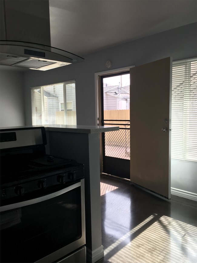 Foto del edificio - 751 Bennett Ave