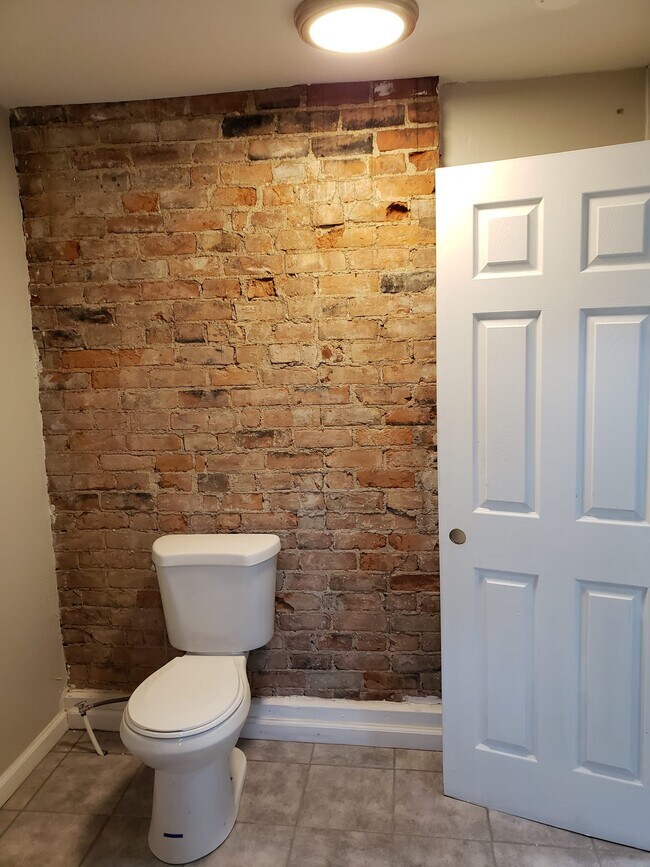 Foto del edificio - 2478 Paris St