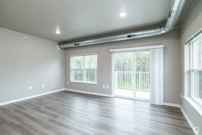 2BR, 2BA - 1,002SF - Living/Dining Room - Kraewood Flats - Summer Rent Special through July 31 2026