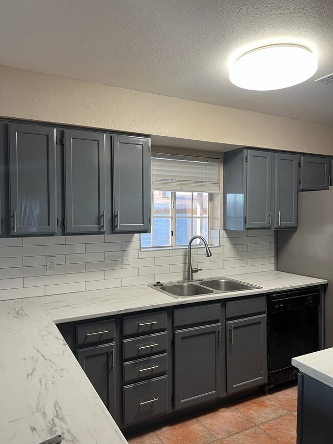 Foto del edificio - 4564 W 19th St
