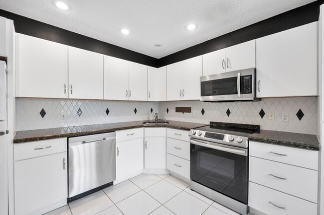 Building Photo - 5153 Floria Dr