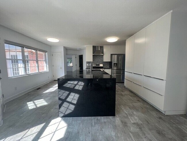 Foto del edificio - 3 Bedroom Bathroom Home