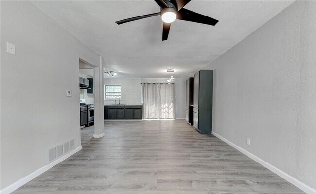 Foto del edificio - Renovated 3-bedroom House!