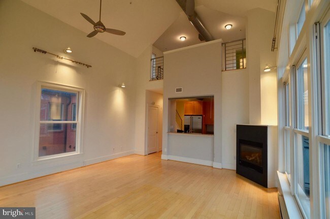 Building Photo - 1817 Swann St NW
