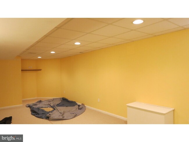Building Photo - 86 York Dr
