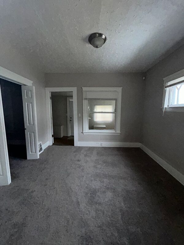 Building Photo - 2853 E 99th St