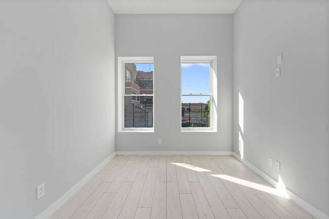 Foto del edificio - 560 Riverdale Ave