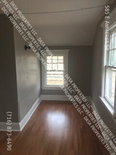 Building Photo - 585 E Amherst - 3 Bed / 1 Bath