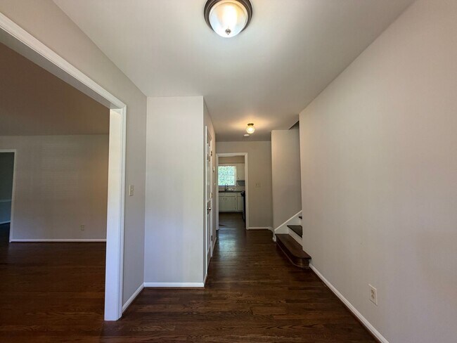Foto del edificio - 3/2 House in Woodfin Estates $1,795