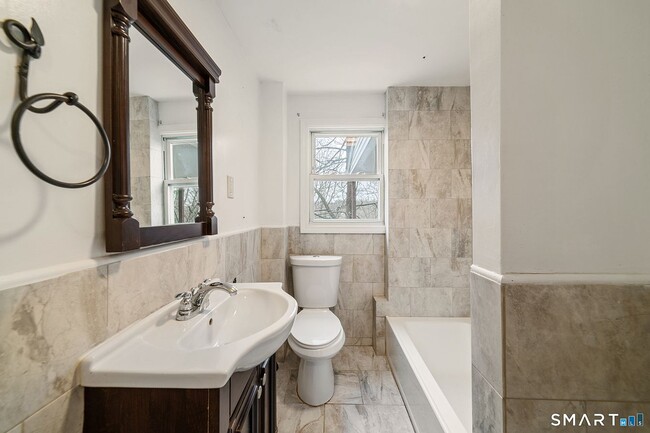 Building Photo - 141 Irving Ave