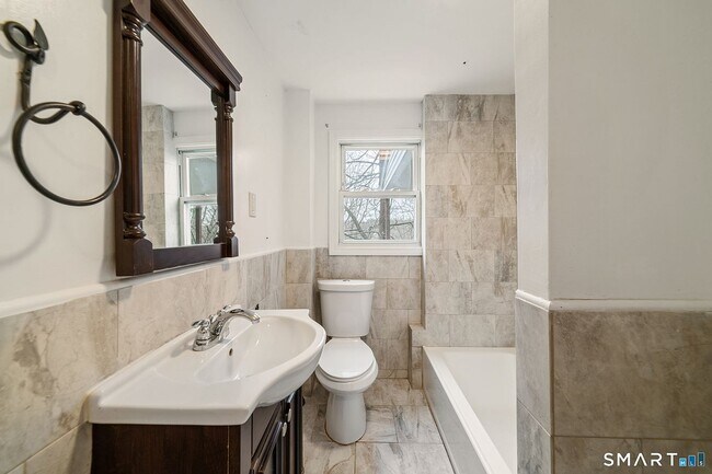 Foto del edificio - 141 Irving Ave