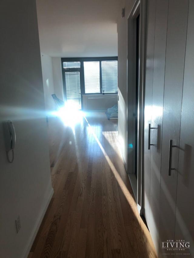 Foto del edificio - 0 bedroom in LONG ISLAND CITY NY 11109