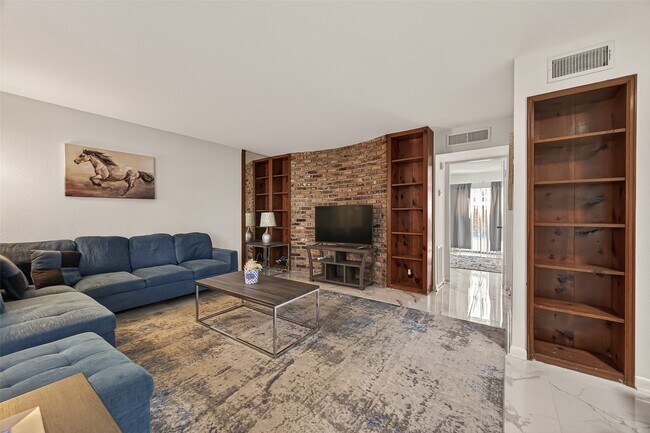 Foto del edificio - 2201 Fountain View Dr