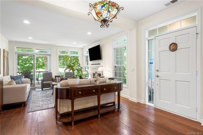 Building Photo - 55 Doral Greens Dr W