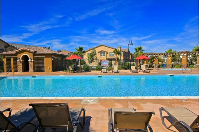 Building Photo - Modern 2-Bedroom Condo with Solar in the H...