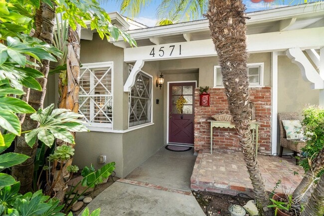 Building Photo - 4571 Canoga Dr