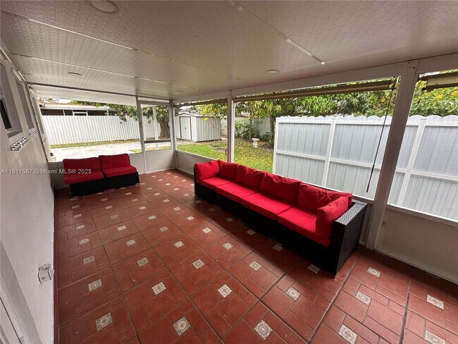 Foto del edificio - 15640 SW 102nd Pl