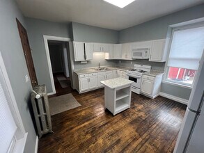 Building Photo - 571 Jefferson St