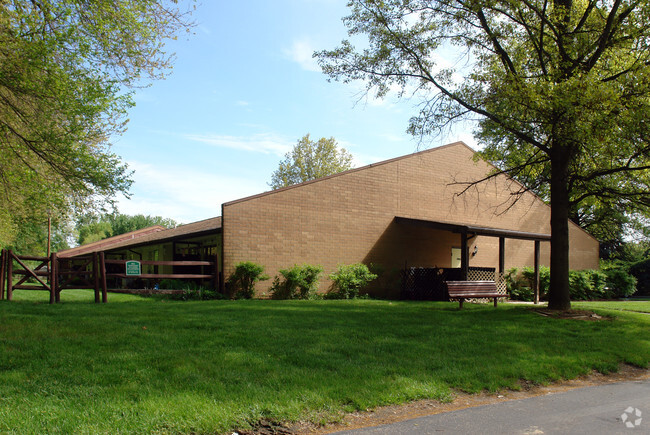 Building Photo - Hope Manor