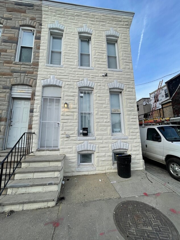 Primary Photo - 2000 McHenry St