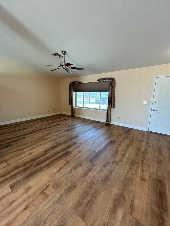 Foto del edificio - Unfurnished Home!