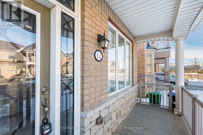 Building Photo - 11 Spokanne St