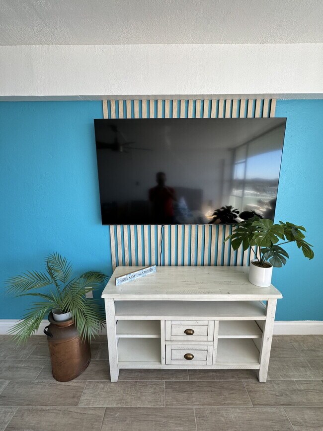 Building Photo - OCEANFRONT STUDIO NEWELY UPDATED