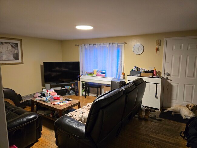 living room - 39 Clark St