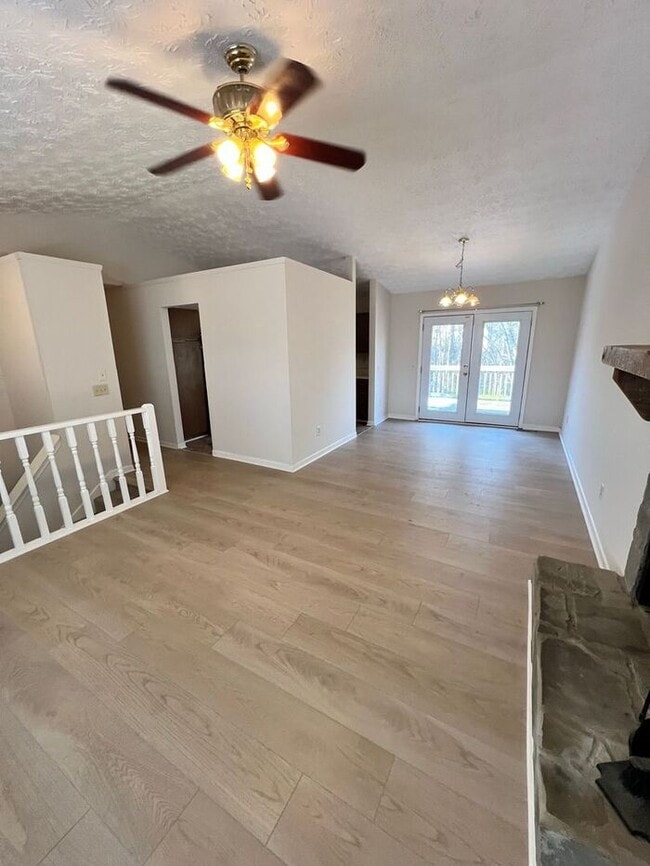 Building Photo - Hard to find and easy to love—this spacious Sugar Hill home won’t last long!