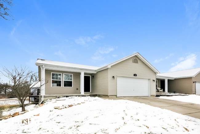 Building Photo - 100 Eisenhower Dr