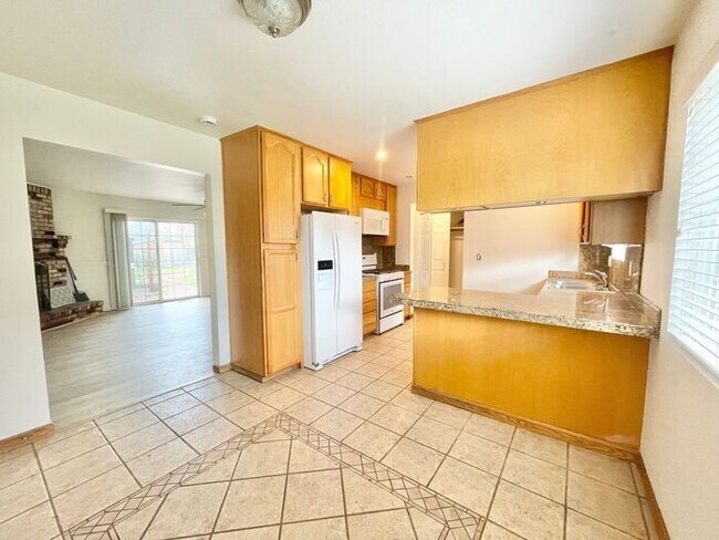 Foto del edificio - This beautifully maintained 3-bedroom, 2-bathroom Windsor home