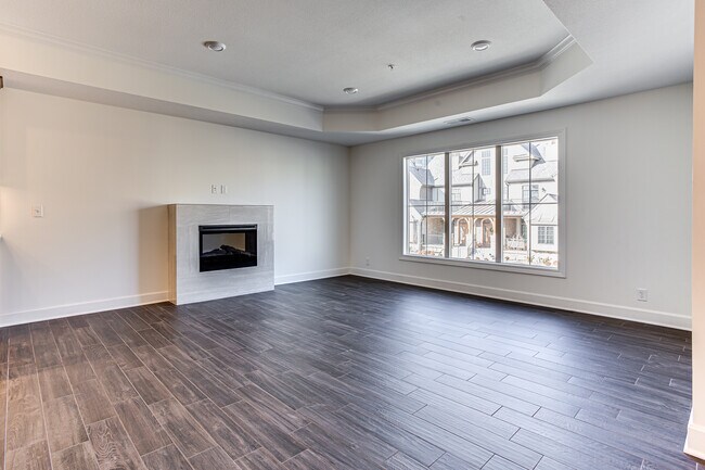 LR - 4505 Summit St