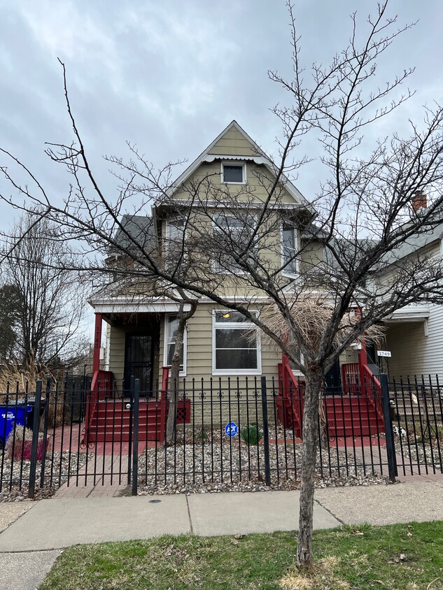 Primary Photo - 1743 Van Dyke St