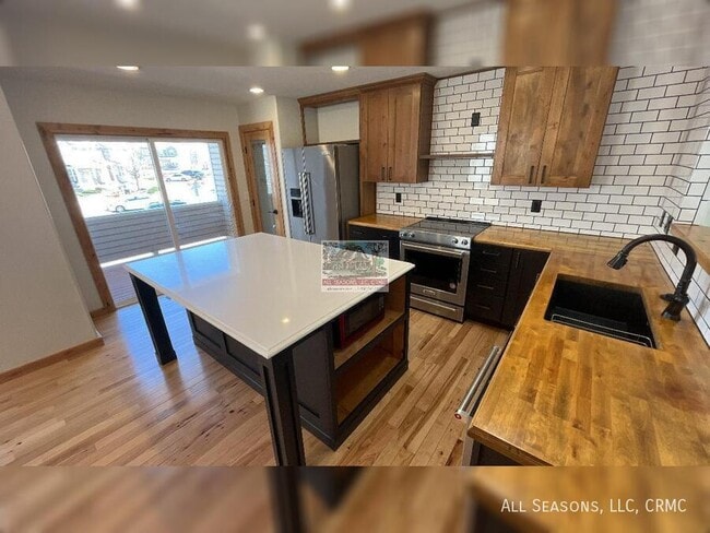 Building Photo - 2651 Stonecrop Ridge Grove