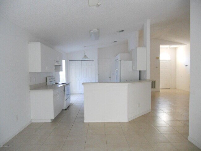Foto del edificio - 540 Benton Dr