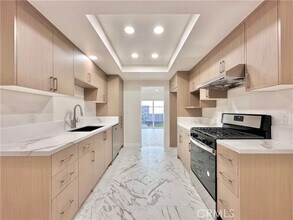 Building Photo - 912 Plaza Escondido