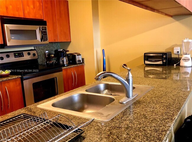 Foto del edificio - 1 br, 1 bath Condo - 1200 Brickell Bay Dr ...