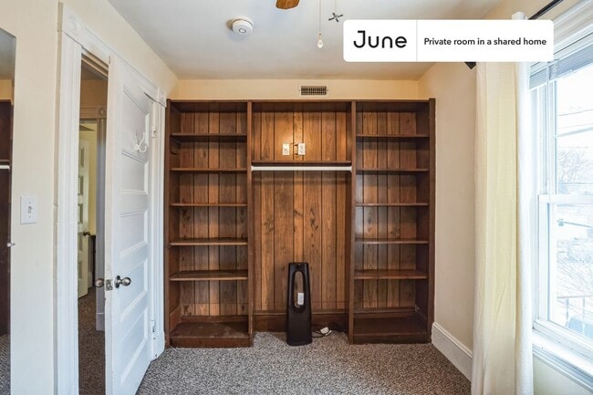 Building Photo - Private bedroom in 6 bed/2.5 bath Home