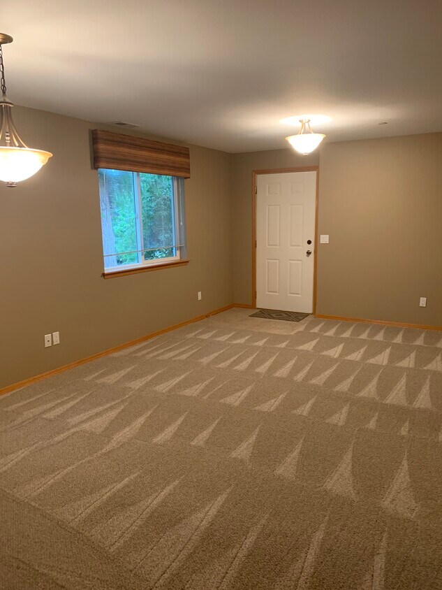 living room - 1900 Pierce Ave NE